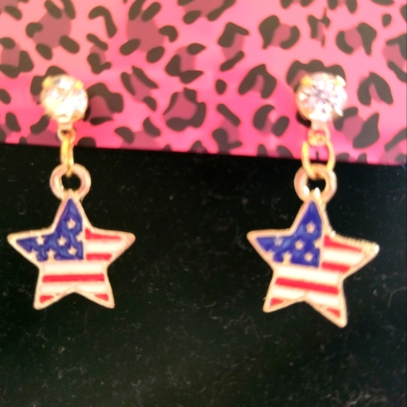 Betsey Johnson Gold and Red Star Earrings with Patriotic Charm New - Picture 3 of 5